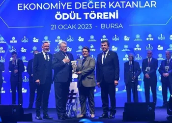 Mehmet Celal Gökçen’e Ekonomiye Değer Katanlar ödülü