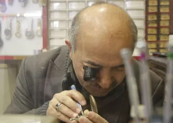 Zaman tamirciliğinde 44 yıl