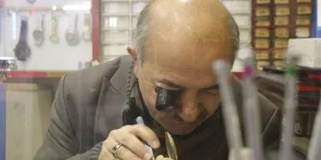 Zaman tamirciliğinde 44 yıl