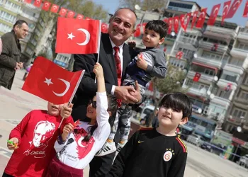Gemlik Belediyesi’nden çocuklara karne hediyesi