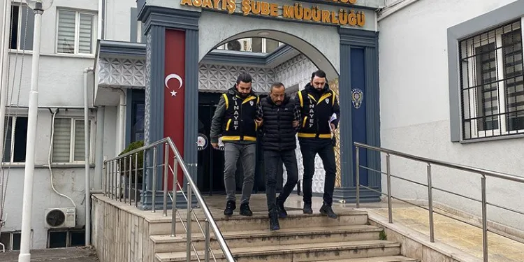 Bursa’da saplantılı aşık, adliyeye sevk edildi