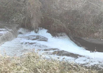 Karsak Deresi’nde şüpheli atık