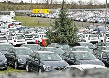 Bakanlıktan sıfır kilometre araç stokçuluğuna inceleme