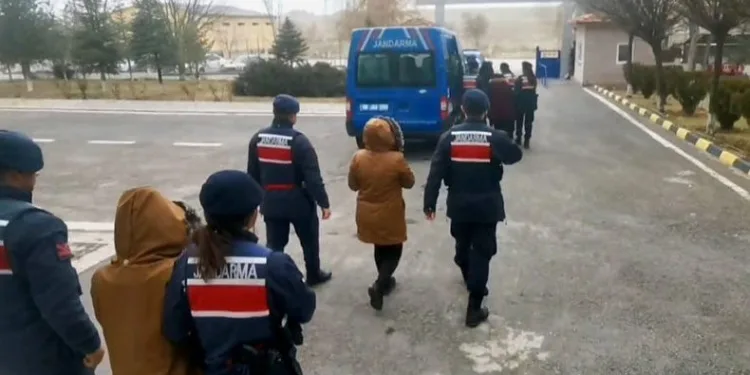 Altın ve kumbara hırsızıları tutuklandı