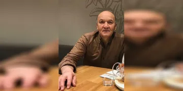 Çatıya çıkınca babasının cesedi ile karşılaştı