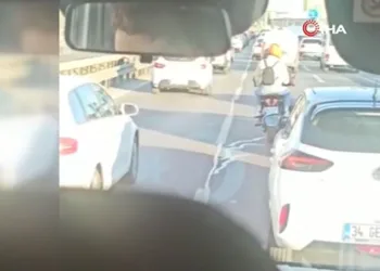 Ambulansın peşine takılan fırsatçı sürücüler