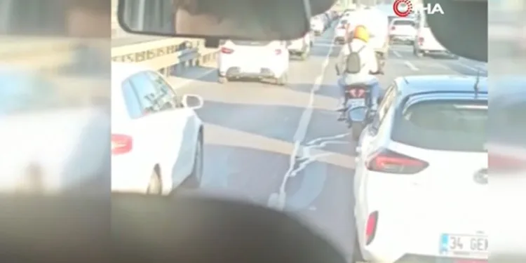 Ambulansın peşine takılan fırsatçı sürücüler