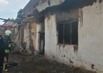 Müstakil ev yangında kullanılmaz hale geldi