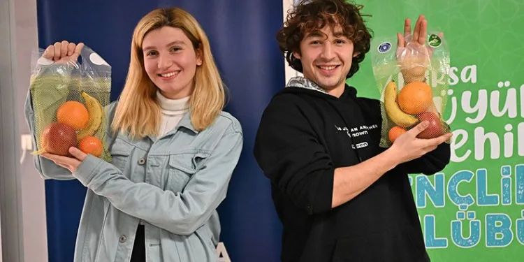 Üniversite öğrencilerine C vitamini desteği