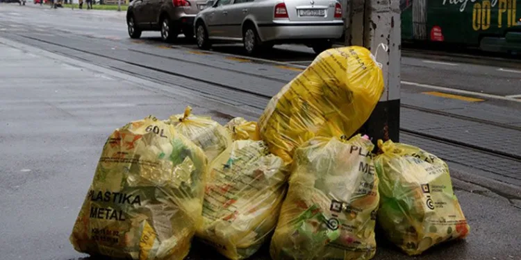Zegreb sokakları çöp yığınlarıyla doldu