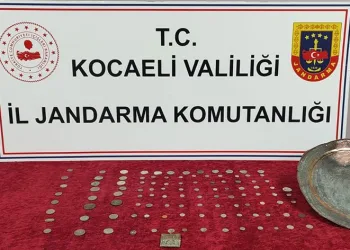 Aracında 107 sikkeyle yakalandı
