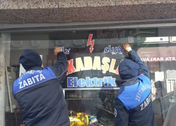 Zabıtadan Türkçe tabela uygulaması