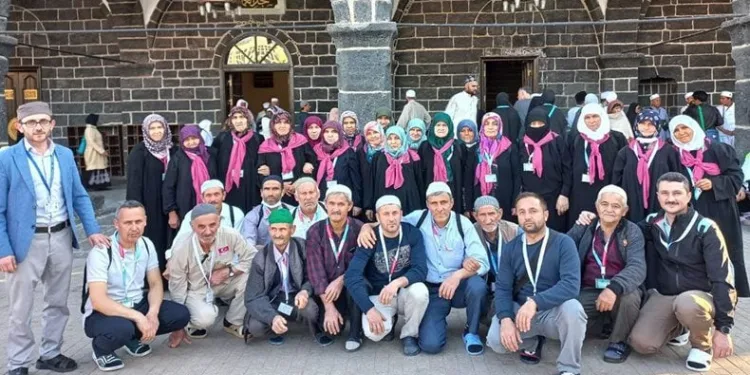 Fındık para edince umreye gittiler