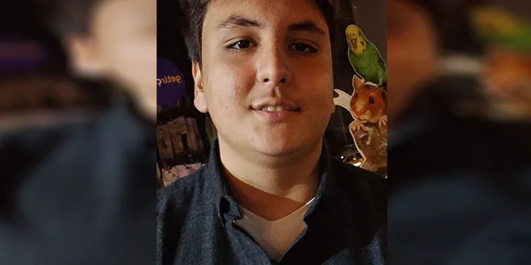 Kontrolden çıkan motosiklet tıra çarptı