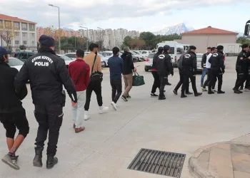 Antalya’da aranan 63 firari yakalandı