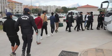 Antalya’da aranan 63 firari yakalandı