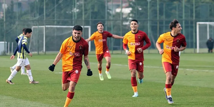 Galatasaray 4 – 0 Fenerbahçe’yi