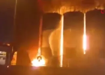 İran’da motor yağı fabrikasında yangın