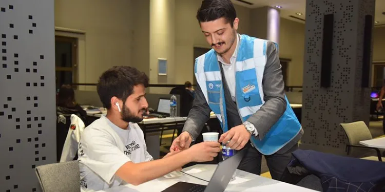 Yıldırım’da ders çalışmaya salep molası