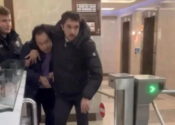 Köpeğe şiddet uyguladı, hayvanseverlerden kurtulamadı