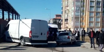 Malatya’da minibüs ile otomobil çarpıştı