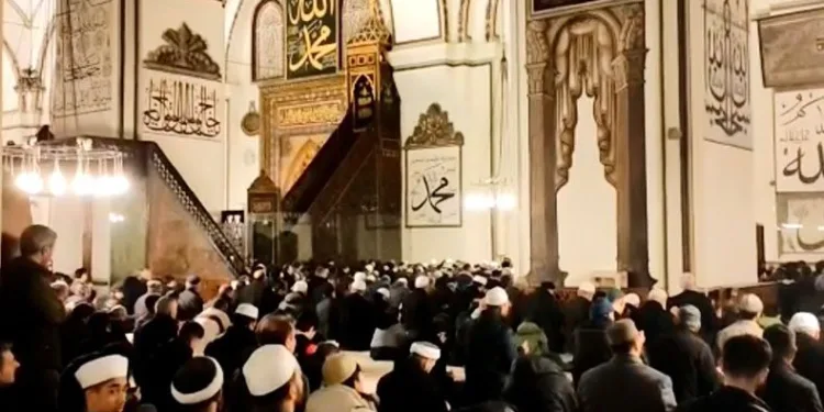 Binlerce kişi Ulucami’ye akın etti