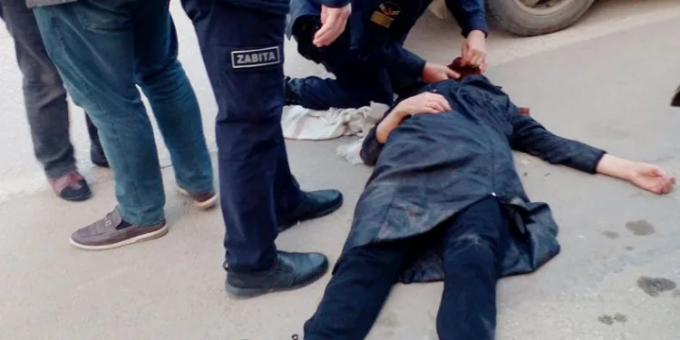 Hareket halindeki araçtan düşen kadın yaralandı