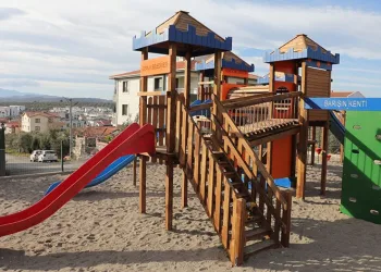 Gemlikli çocuklar yeni parklarına kavuştu