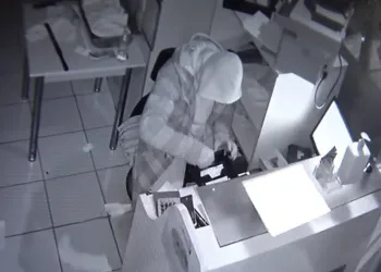 Yedi, içti, çaldı, yetmedi tuvaletini yaptı