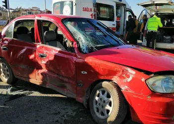Elazığ’da otobüs ile otomobil çarpıştı