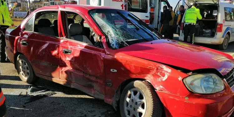 Elazığ’da otobüs ile otomobil çarpıştı