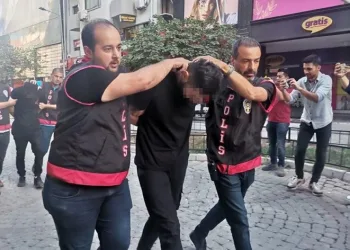 Kur’an-ı Kerim’i yırtıp yakan hapis talebi