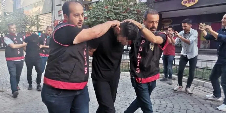 Kur’an-ı Kerim’i yırtıp yakan hapis talebi