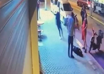 İkinci kattan düşen kadın hayatını kaybetti