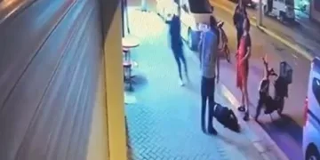 İkinci kattan düşen kadın hayatını kaybetti