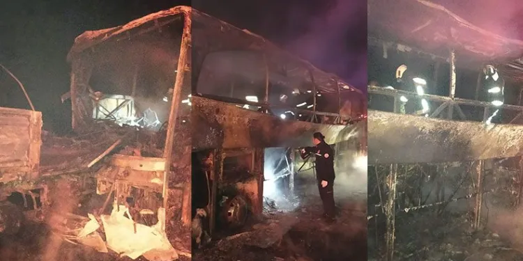 Otobüs tıra çarptı: 3 ölü, 37 yaralı