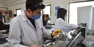 Kursiyerler miniklere oyuncak yapıyor