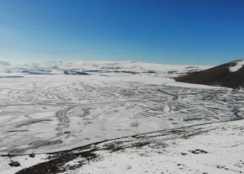 Donan Aygır Gölü havadan görüntülendi