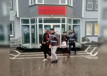Suçüstü yakalanan hırsızlar tutuklandı