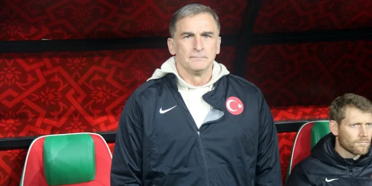 A Milli Takım Teknik Direktörü Stefan Kuntz dizinden ameliyat oldu