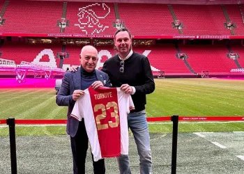 TFF Başkanı Büyükekşi ve beraberindeki heyet, Ajax tesislerini ziyaret etti