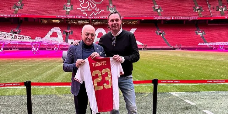 TFF Başkanı Büyükekşi ve beraberindeki heyet, Ajax tesislerini ziyaret etti