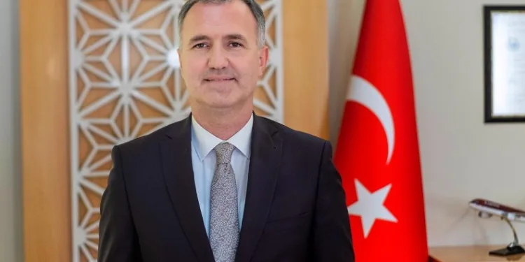 Kaybolan karneyi İnegöl Belediyesi öğrenciye teslim etti
