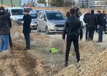 Çanta içerisinde bulunan ölü bebeğin anne ve babası tutuklandı