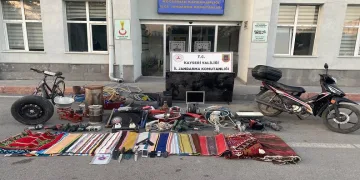 Hırsızlık şüphelileri yakalandı