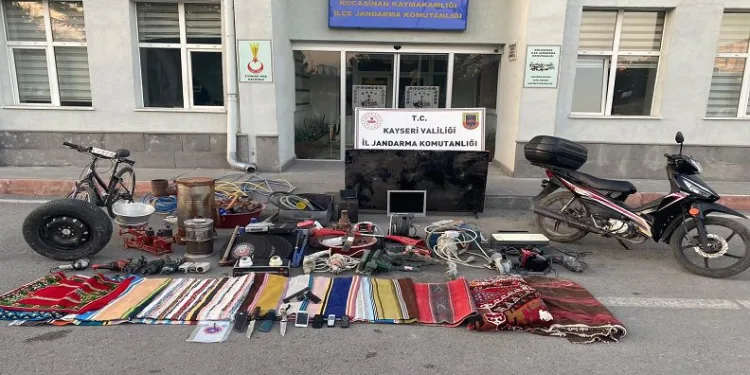 Hırsızlık şüphelileri yakalandı