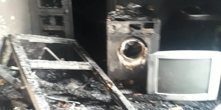 Elektrik kontağından çıkan yangın evi küle çevirdi