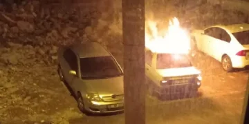 Park halindeki otomobil kundaklandı