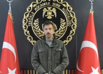 Terör örgütü PKK’nın elebaşı Öcalan’ın pankartını asan 2 şüpheli yakalandı