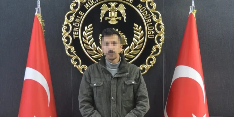 Terör örgütü PKK’nın elebaşı Öcalan’ın pankartını asan 2 şüpheli yakalandı